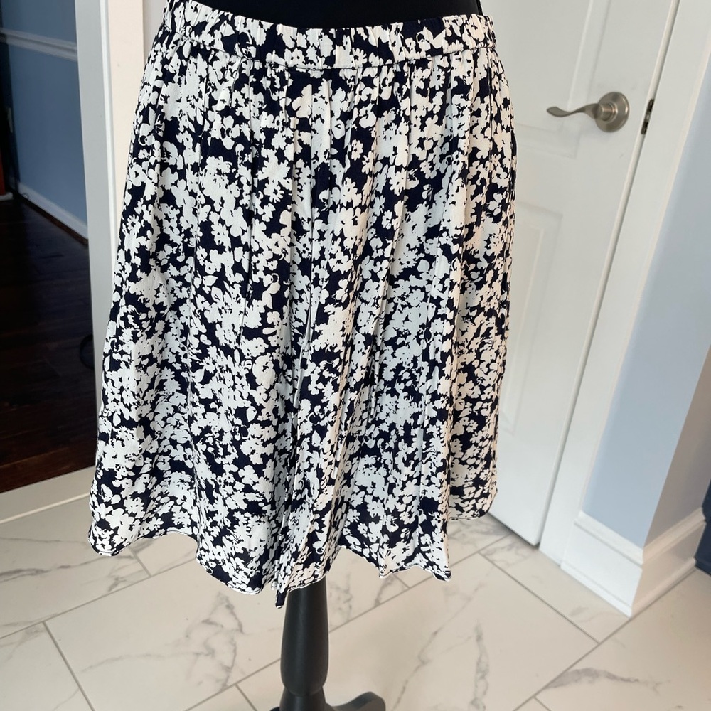 Uniqlo Black and White A-Line Knee-Length Skirt